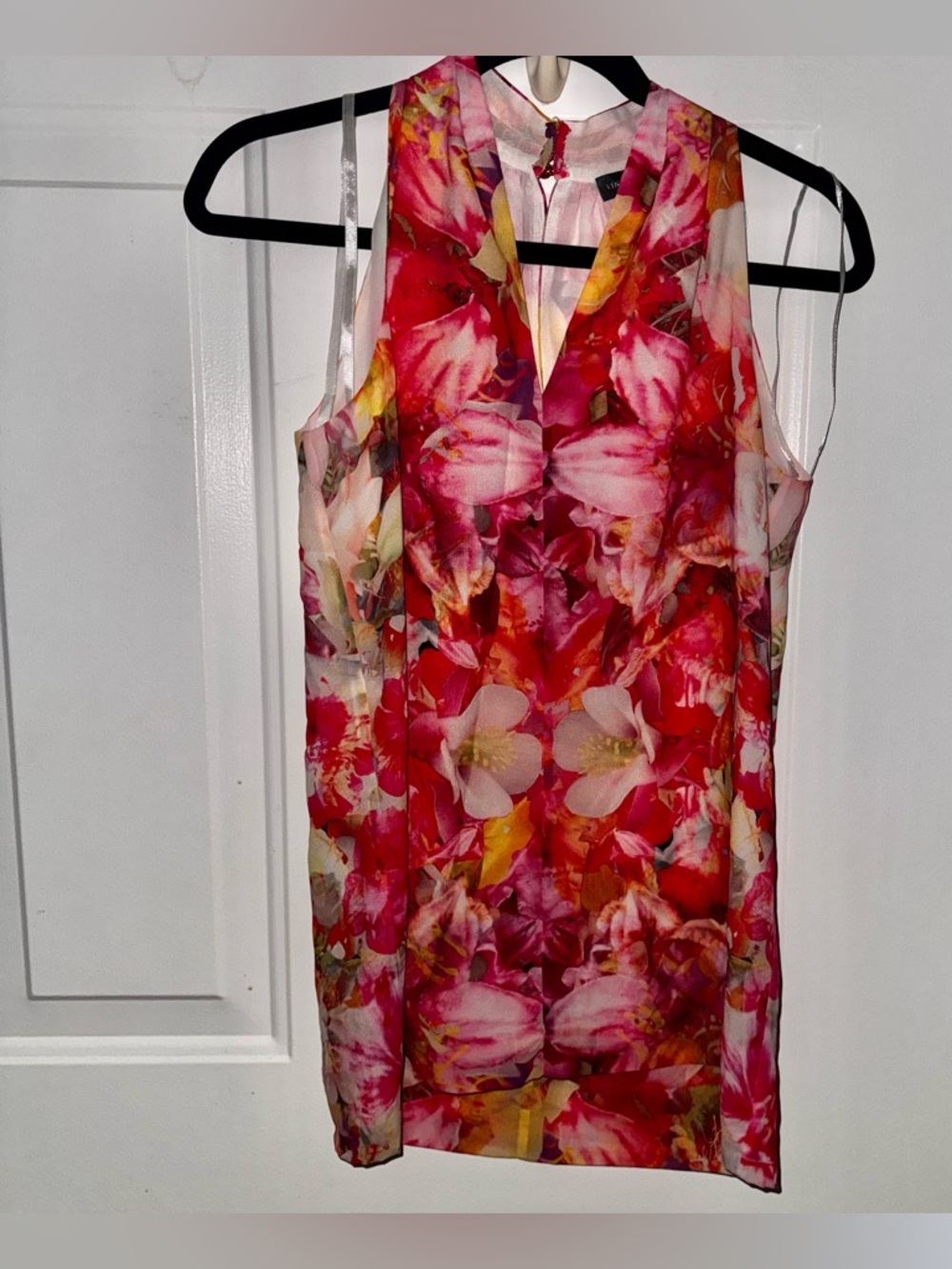 Vince Camuto Floral Blouse XS Pink Red Floral Watercolor V-Neck Sleeveless EUC